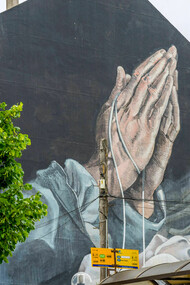 Reinterpretação de Regg Salgado das Mãos em Oração, em Lisboa; Portugal