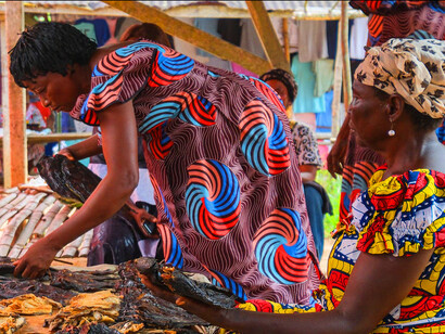 The faces of the market reveal a blend of hope and uncertainty, as Congolese citizens adapt to a financial landscape reshaped by recent government policies