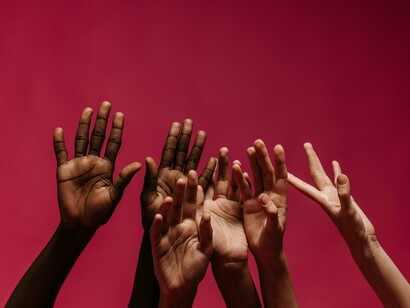 Com uma articulação na comunidade, a Turma do Flau luta junto ao Conselho de moradores do bairro de Brasília Teimosa por cidadania e melhores condições de vida dos residentes do citado bairro. A promoção da Criança e do adolescente acontece com iniciativas voltadas para a cultura popular. As crianças e os adolescentes possuem aulas de percussão, capoeira, danças populares entre outras. O professor Enedino que cresceu na Turma do Flau, hoje colabora com aulas de percussão e capoeira. Enedino é fruto do trabalho maravilhoso dessa instituição. A professora Eliete do Balé Deveras ressalta as danças da região: coco de roda, maracatu, caboclinho, frevo, forró, ciranda entre outras

