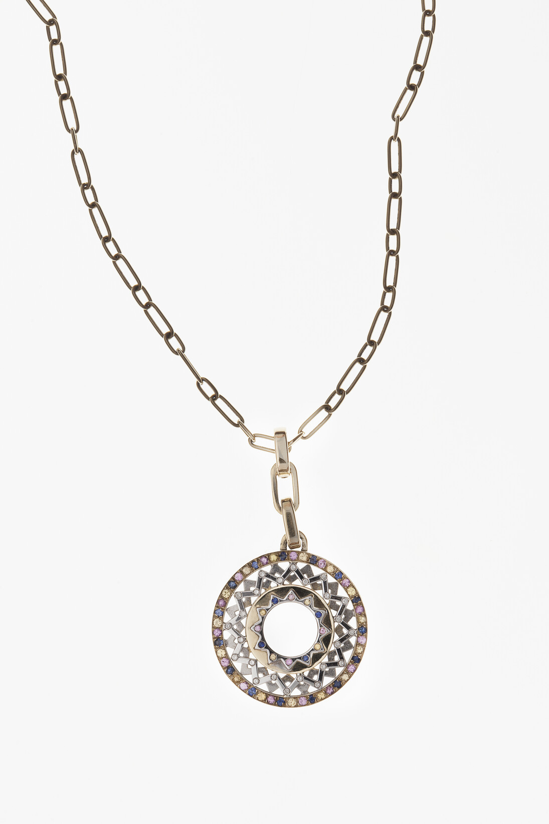 Anna Gili. Pendente Mandala Manifattura Nicolas Cola oro bianco e giallo con brillanti 2001