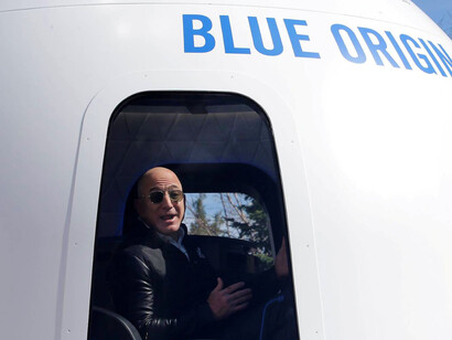 Este primer vuelo espacial tripulado de la nave New Shepard, pilotada por ordenador, es el primer viaje de la compañía Blue Origin con un turista espacial que ha pagado por su asiento