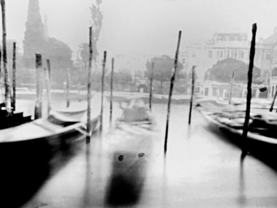 Laura Fiorio-Rio dei tre Ponti, Venezia, 4'30, 2010, copyright the Artist, courtesy of Belmacz Ltd.