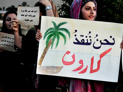 Chaîne humaine pour le fleuve Karoon, 24 octobre 2013