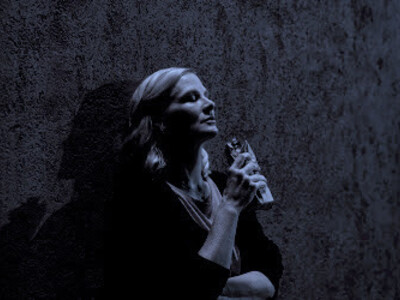 La actriz Melinda Page Hamilton es Anna Iguero en la serie de Netflix