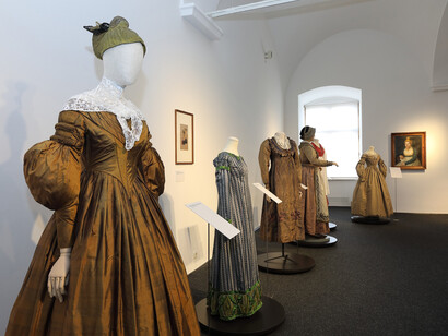 The Upper Austrian woman. Dirndl. Dress, exhibition view. Courtesy of Schlossmuseum Linz
