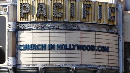 Fachada abandonada do Pacific Cinema, convertido em igreja. Desde que a década atual começou, várias sagas que antes eram consideradas sucessos garantidos, começaram a fracassar