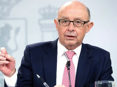 C. Montoro, ministro de Hacienda del Gobierno de España