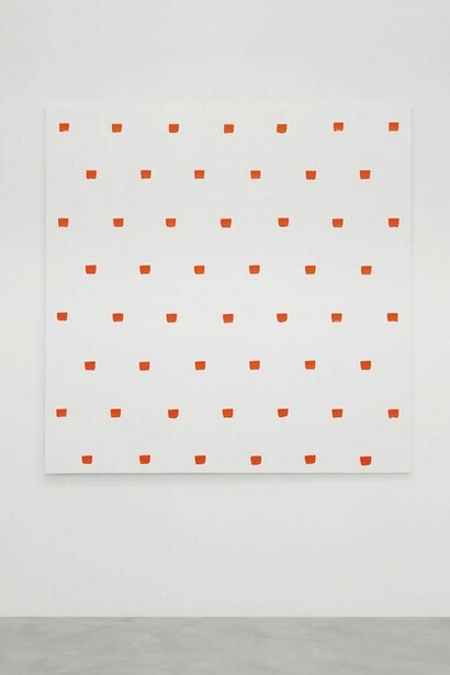 Niele Toroni, Impronte di pennello n. 50 a intervalli di 30, 2011, Tela 200 x 200 cm, Courtesy A arte Invernizzi, Milano 