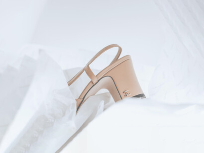 Un legame particolare vincola la donna alle scarpe