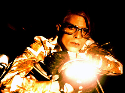 Steve Schapiro, David Bowie with motorcycle, 1974. Mit freundlicher genehmigung der Camera Work Gallery
