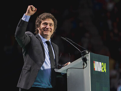 El presidente Milei dando un discurso en VOX, España, en mayo de 2024. Su espacio político cree que encarna el “bien” y el resto de la política representa directamente el “mal”