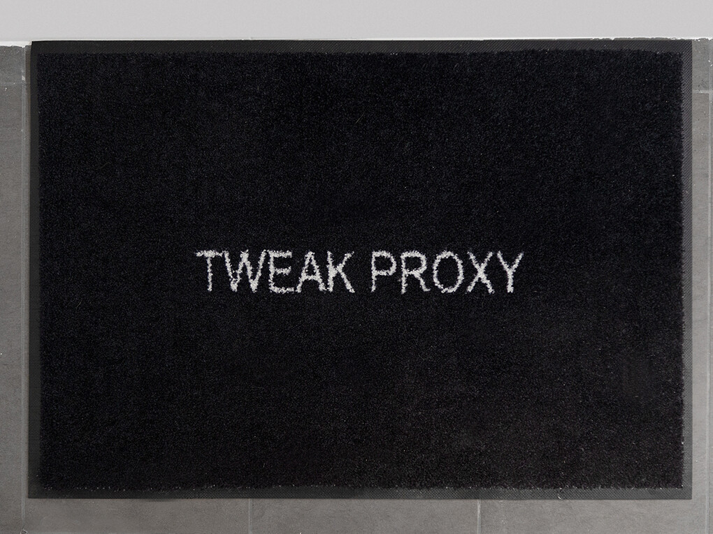 Keith J.Varadi,
Tweak proxy, 2015,
Custom door mat,
61 x 89 cm
(in. 24 x35 )