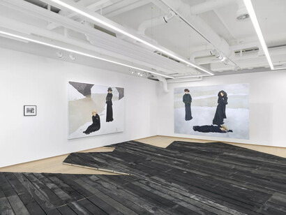 Paulina Olowska, Widows of the wind, exhibition view. Courtesy of Pace Gallery