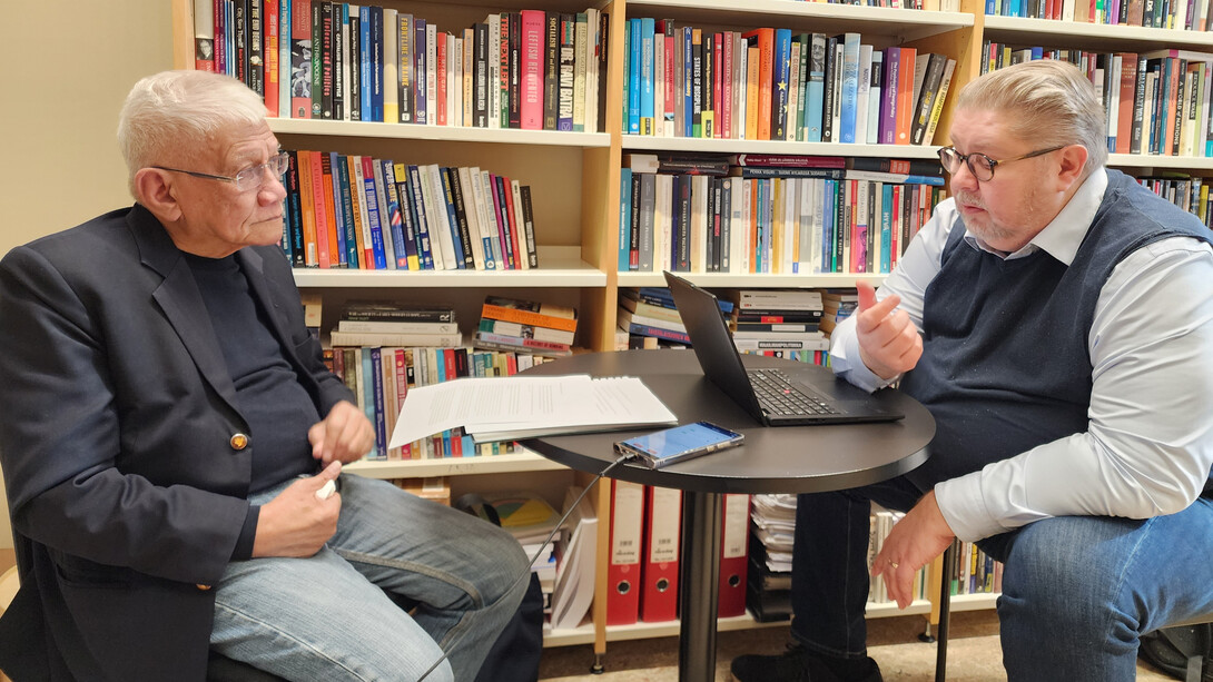 Author Walden Bello (left) and Professor Heikki Patomäki (right)