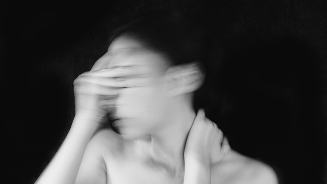 O bullying não é um problema da infância. Ele nasce nela, mas muitas vezes cresce conosco — veste uniforme escolar, depois terno, se instala nas redes sociais e em grupos de mensagem. Apenas muda de forma, de cenário, de plateia. E o mais perigoso de tudo: normaliza-se