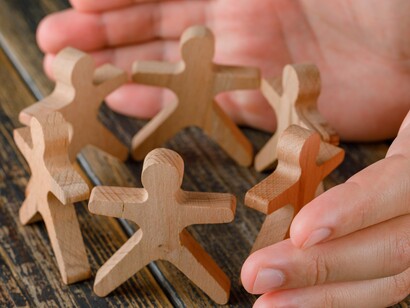 A filosofia, para Gilles Deleuze e Félix Guattari, é criadora de conceitos. Criar conceitos é tarefa daqueles que se propõem a filosofar. Os filósofos em referência traçam, na imanência conceitual, um novo entendimento acerca da ideia de que todo ser humano é único e, como tal, deve ser respeitado por sua diferença e por sua singularidade de pensamento