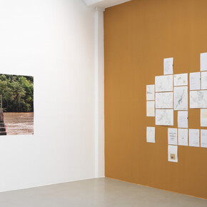 María José Arjona, Sediments. Sono-Choreo-Geo-Graphic attunements, ausstellungsansicht. Mit freundlicher genehmigung der Galerie Barbara Thumm