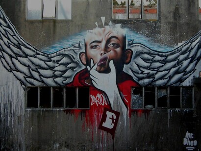 Arte de rua pelo artista Mr. Dheo em Porto, Portugal