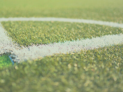 Angolo di un campo di calcio, linee sull'erba