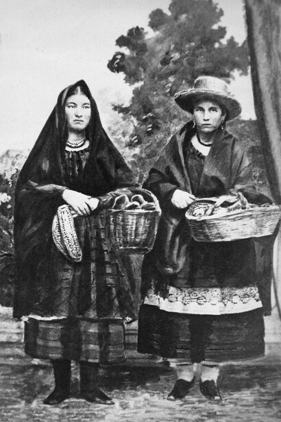 Artiste inconnu, copie realisee par William Notman en 1863, Femmes autochtones vendant des objets perles, Musee McCord