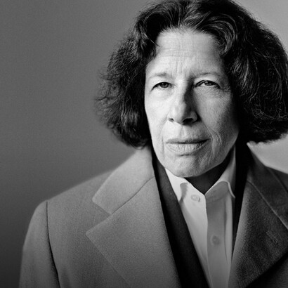 Sin smartphone ni presencia en redes, Fran Lebowitz demuestra que todavía es posible existir públicamente sin convertir la vida privada en espectáculo