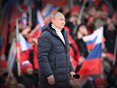 Con motivo del octavo aniversario de la anexión de Crimea, el presidente convoca a decenas de miles de personas en un estadio de fútbol