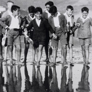 Antonio de Guezala, Julio Guezala and his friends on the beach of Bakio, c. 1925. Courtesy of Museo de Bellas Artes de Bilbao