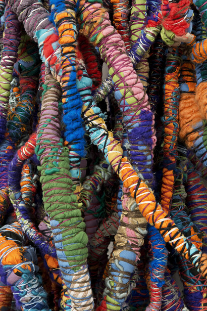 Sheila Hicks, Cordes Sauvages / Hidden Blue, 2014 (Detail), Cotton, wool, linen, silk, bamboo, synthetic, 250 x 70 x 70 cm, Courtesy Alison Jacques Gallery, London and Galerie Frank Elbaz, Paris, Copyright the artist. Photo: Michael Brzezinski