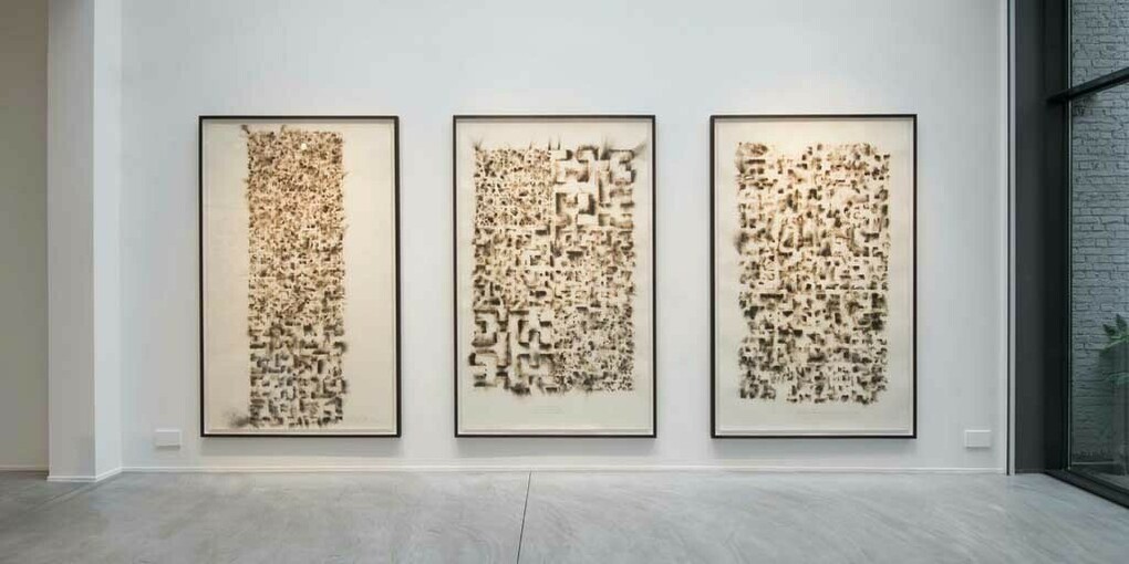 Jitish Kallat, Exhibition view. Courtesy of Galerie Daniel Templon