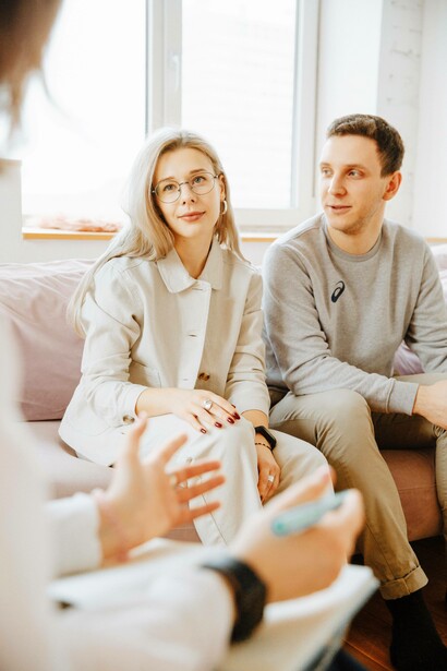Therapist responds to husband and wife