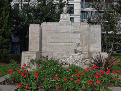 La literatura, la ciencia y la poesía me enamoran, son mi única pasión y sin embargo no me dedico a ellas, ni me atrevo a desterrarlas tampoco enteramente de mi pensamiento. Monumento a Juan Valera,1928, Madrid,  España