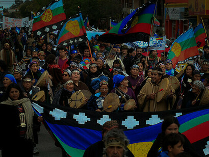 El pueblo mapuche protestando por la paz y la igualdad, Chile