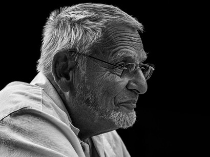 He conocido muchas María, y Pablo, y Gerónimo. Por su voz aparentan 70 años más o menos