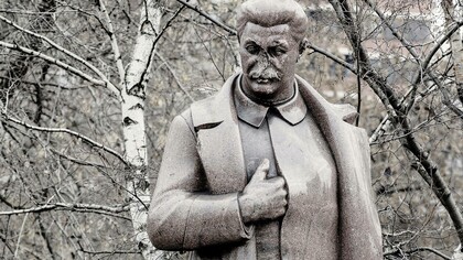 La estatua de Stalin en el Parque Muzeón de Moscú