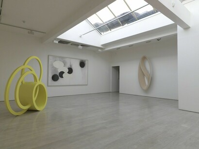 Nigel Hall, Here and Now, There and Then, Exhibition view. Courtesy of Annely Juda Fine Art