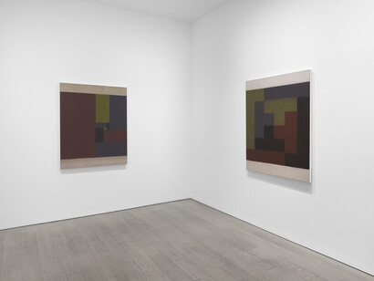 Suzanne Caporael, Fitting, exhibition view. Courtesy of Miles McEnery Gallery