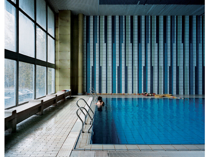 Tomoko Yoneda, from the series After the Thaw,
Lovers, Dunaújváros (formerly Stalin City), Hungary , 2004 © Tomoko Yoneda
