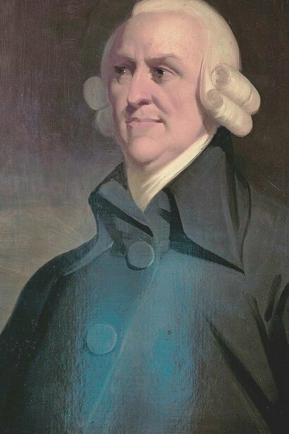 Adam Smith, reconocido por muchos como un precursor del liberalismo económico, desarrolló su trabajo más de un siglo después de la obra de Juan de Mariana