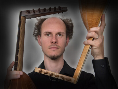 Il liutista francese Bor Zuljan ha presentato al festival FloReMus un concerto molto speciale dal titolo “Il liuto umanista. Improvvisazione e magia nell’Italia di Leonardo”