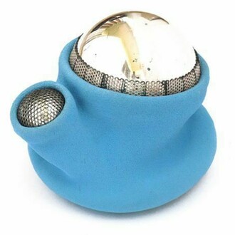 Dana Hakim, 02, spilla, ferro, gomma, plastica a specchio, vernice, lacca, 2012