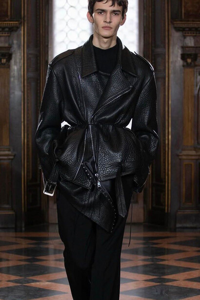 Galib Gassanoff, institution official, presents Collection 03 – “EL”