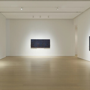 Torkwase Dyson, Seeing in blue, exhibition view. Courtesy of Pace Gallery