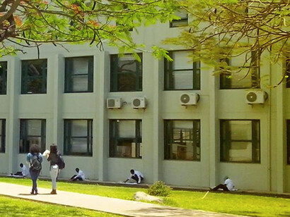 El estudio de las relaciones complejas entre sistemas de conocimiento, científicos y popular-comunitario-indígena, donde el conocimiento es una entidad viva donde confluyen epistemes en prácticas cotidianas donde lo humano y lo natural están íntimamente ligados.  Universidade Eduardo Mondlane, Maputo, Moçambique