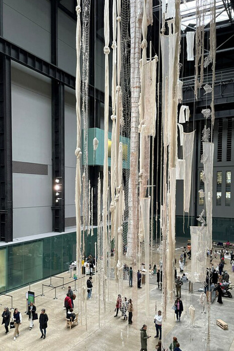 «Brain Forest Quipu», de Cecilia Vicuña, 12 de abril de 2023. Distrito londinense de Southwark, Londres, Inglaterra