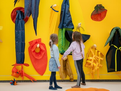 Sonia Kazovsky, Playground, exhibition view. Courtesy of Kunstsammlung Nordrhein-Westfalen