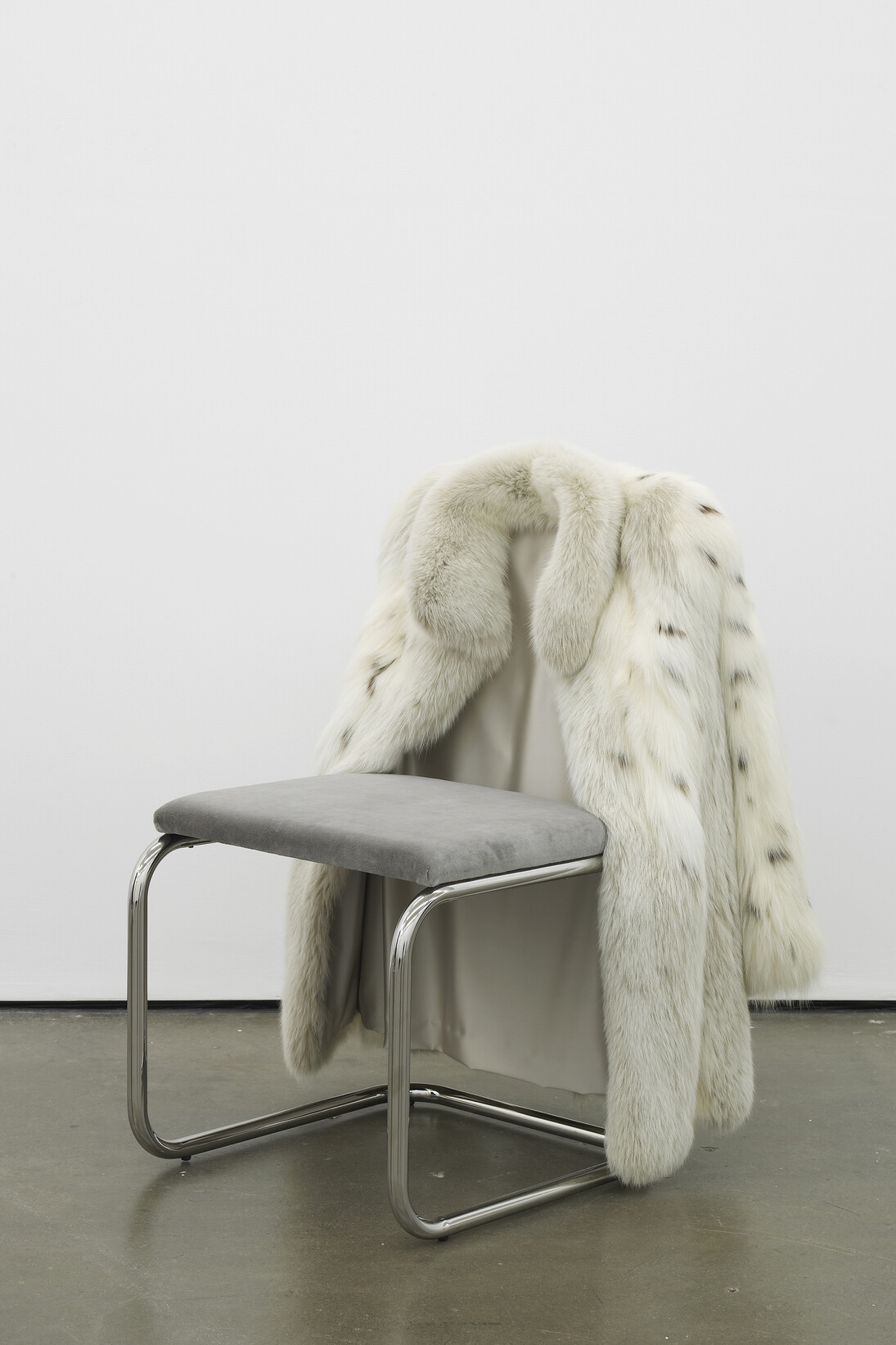 Nicole Wermers, Untitled Chair - CSFX-0, 2015
Vintage fur, steel tubing, upholstery, silk and velvet
85 x 65 x 60 cm / 33.4 x 25.5 x 23.6 in