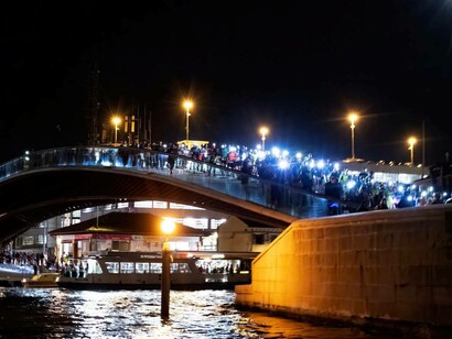 Corridori della Venice Night Trail sul Ponte della Costituzione, Venezia