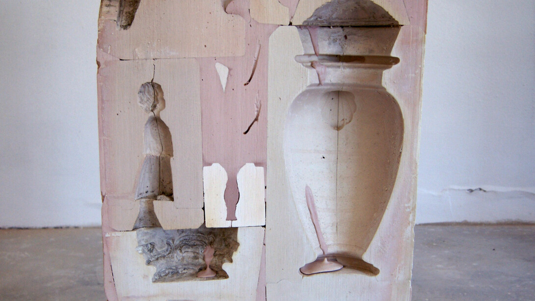 Francesco Ardini,
Manufatto Fossile, Putto (detail), 2015,
ancient plaster moulds, pink chalk,
100 x 50 x 18 cm each,
courtesy Federica Schiavo Gallery, Roma