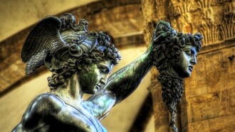 Bronzo alla base del Perseo di Benvenuto Cellini, Firenze, Italia 