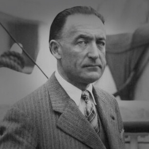 Jules Romains, poeta y escritor francés y el fundador del movimiento literario unanimismo